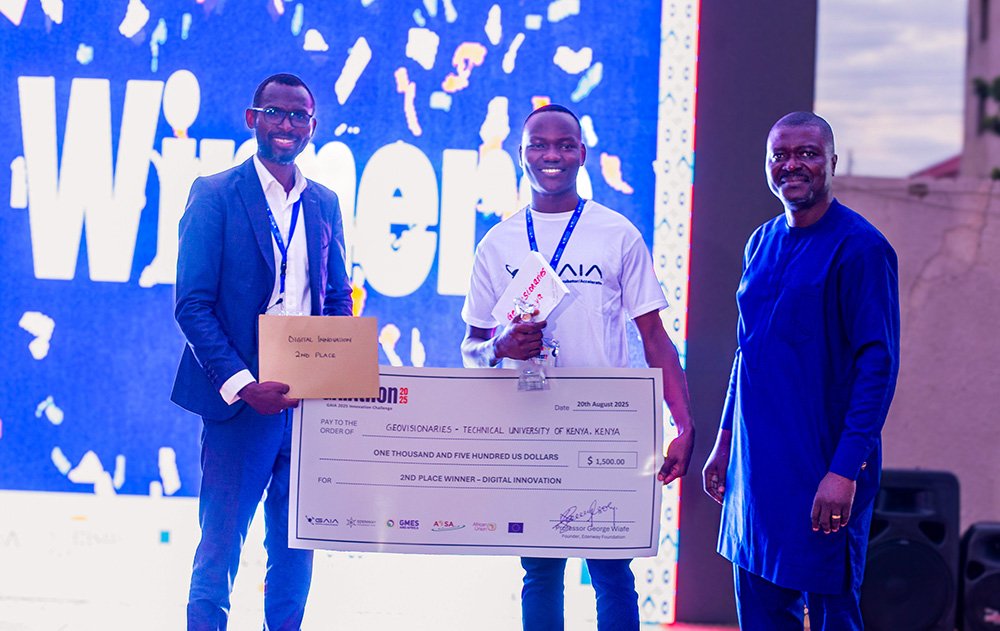 'Green Map Nairobi' Project developer Arnold Omoja (Center) with project supervisor  Dr. Clifford Okembo (Left) when they received the award in Ghana