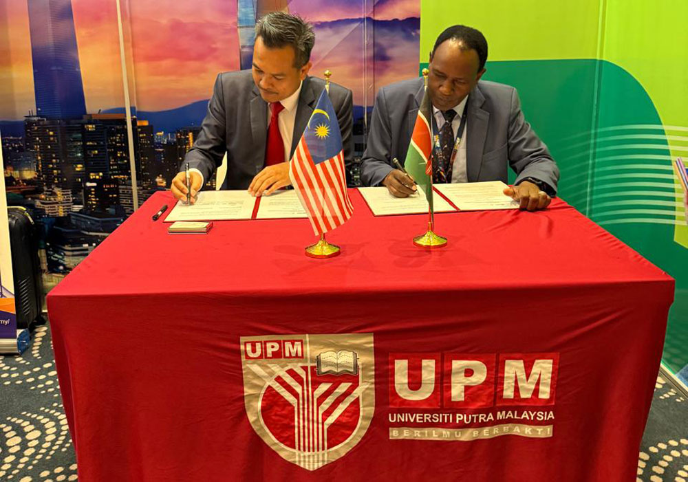 Prof. Paul Wambua and Prof. Dr. Abd Rahim Abu Talib sign a Letter of Intent for the collaboration between TU-K and Universiti Putra Malaysia