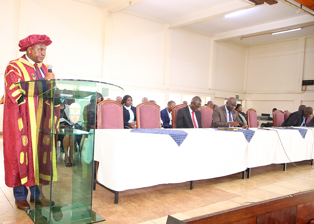 VC Prof. Benedict Mutua addressing freshers at the Main Hall