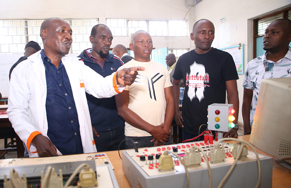 Patrick Ogutu (left), a Senior Technologist at the Department of Electrical & Electronics Engineering training staff from KenGen during their practical classes at the laboratory