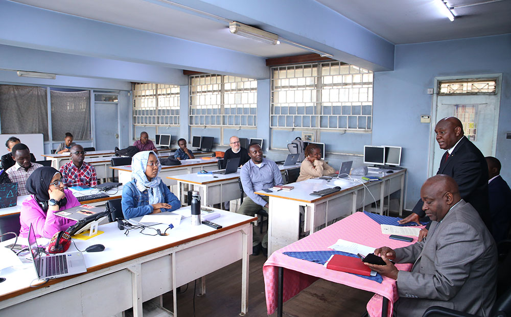 Vice Chancellor Prof. Benedict Mutua giving a keynote address during the workshop. 