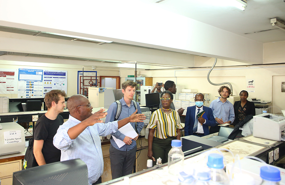 Visiting researchers from University of Applied Sciences Regensburg, Germany together with their TU-K counterparts tour chemistry laboratory.