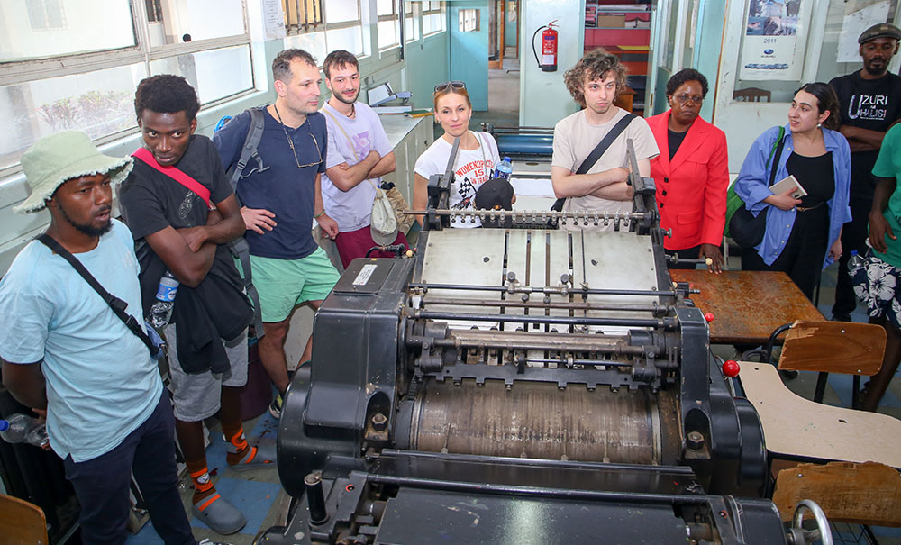 Delegations from Germany and Wajukuu Art in Lungalunga tour printing press workshop at TU-K 